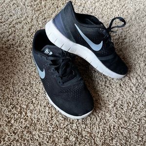 Nike free RN size 6 youth